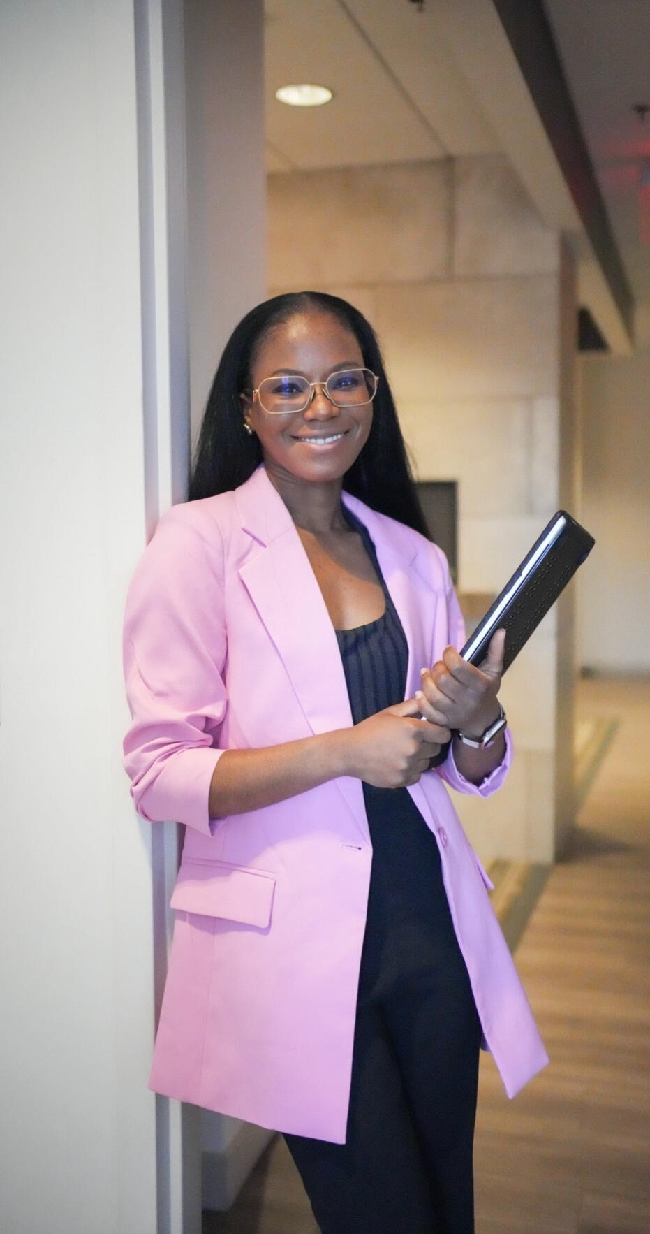 Dr. Lawal, MD is a fellowship trained cosmetic and aesthetic surgeon serving Nashville, Brentwood & Nolensville. Offers facelift, brow lift, eyelid blepharoplasty, neck lift, breast augmentation, en bloc capsulectomy, tummy tuck, liposuction, weight loss s