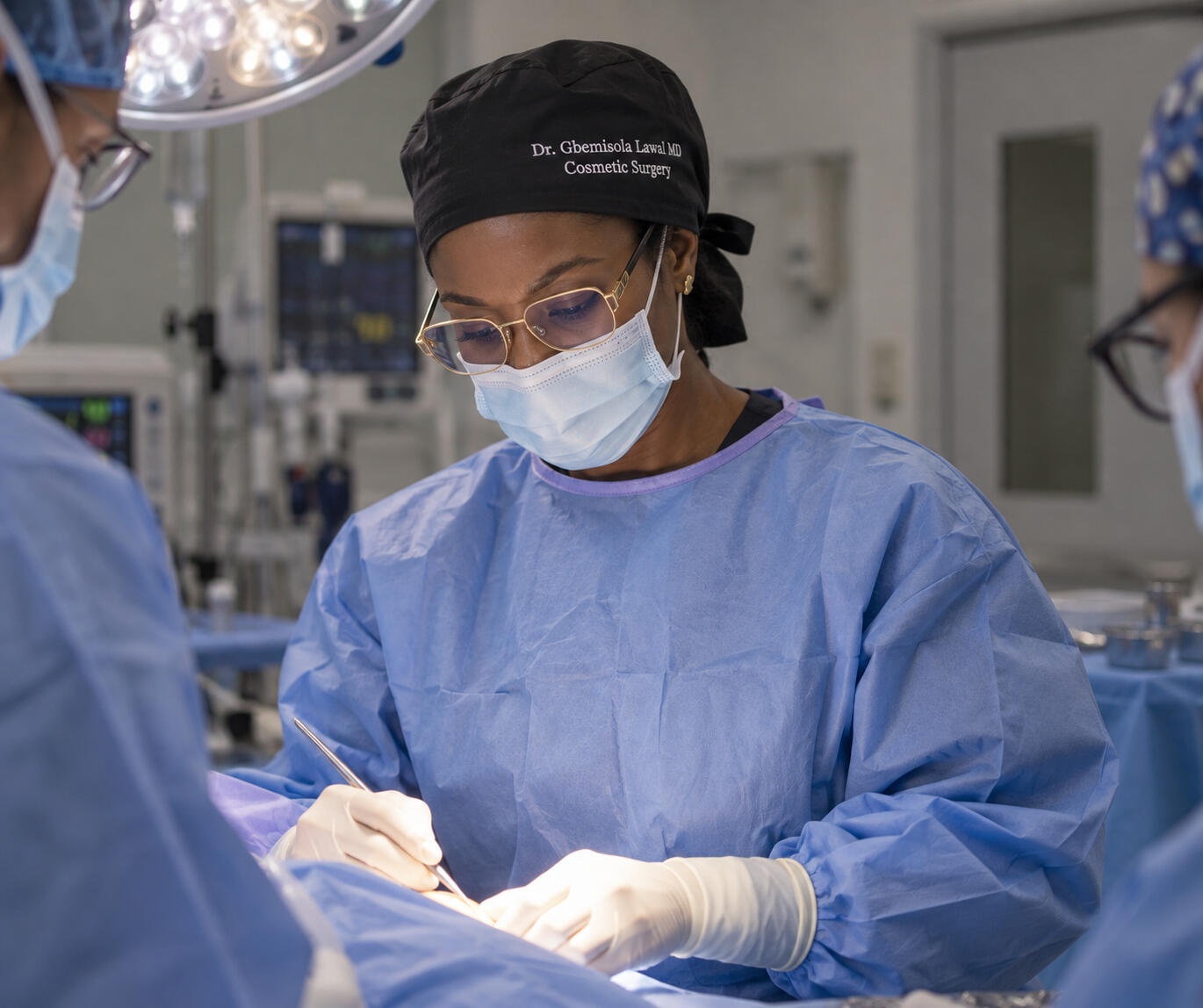 Dr. Lawal, MD is a fellowship trained cosmetic and aesthetic surgeon serving Nashville, Brentwood & Nolensville. Offers facelift, brow lift, eyelid blepharoplasty, neck lift, breast augmentation, en bloc capsulectomy, tummy tuck, liposuction, weight loss s